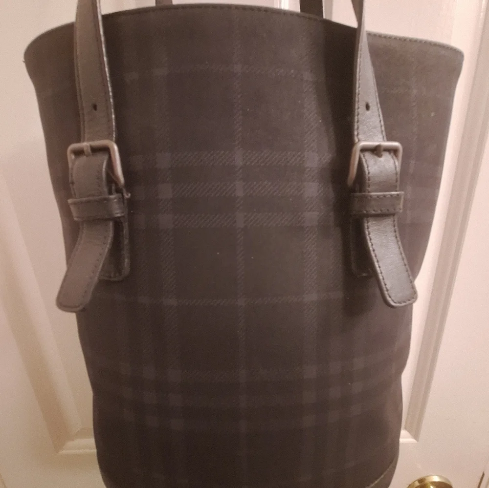 BURBERRY Bag London Bucket Bag Purse Black and Navy - Picture 7 of 14